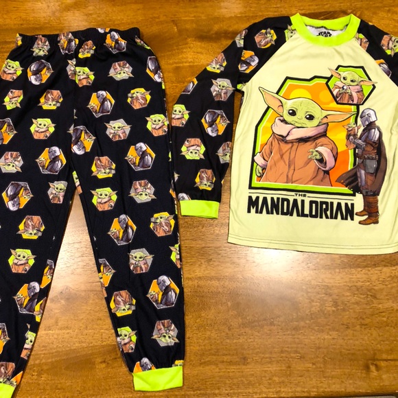 Grogu & Mandalorian PJ Set - Picture 1 of 5